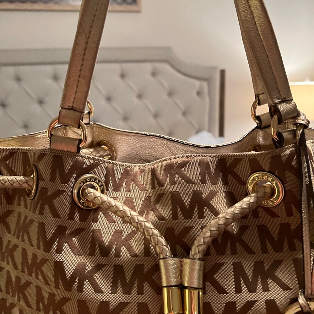 Like a new Michael Kors gold bag so beautiful